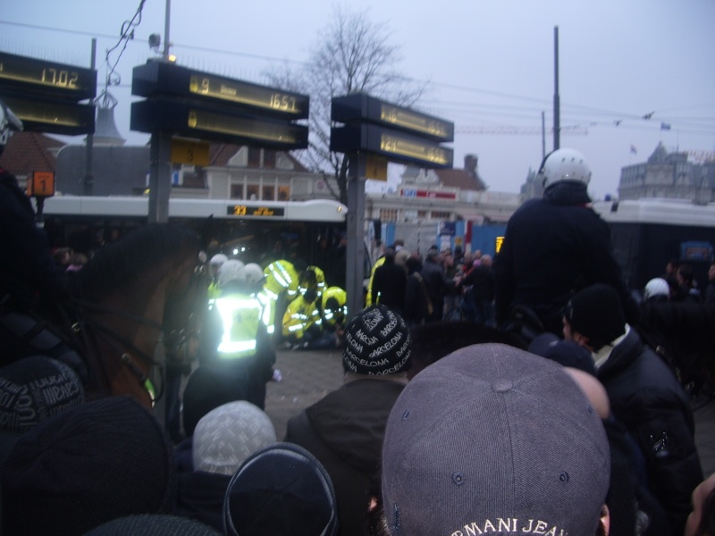 Подборка фоток и видео - февраль 2010: Европа и ЮА, беспорядки вокруг футбола 
